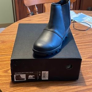 Brand new kids Sorel winter boots
